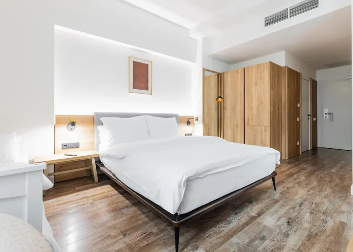 Fortyplusone 4*