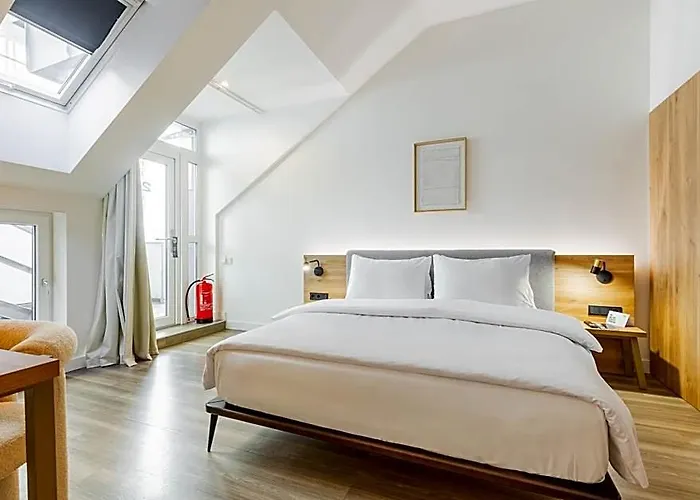 Fortyplusone 4*